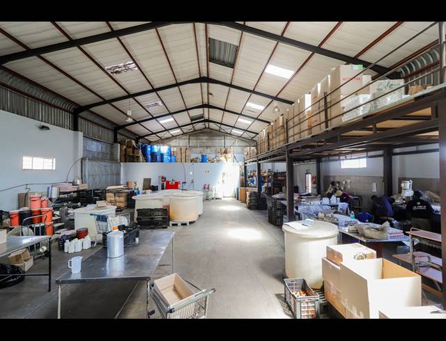 2,266M² BUILDING FOR SALE IN DEVLAND